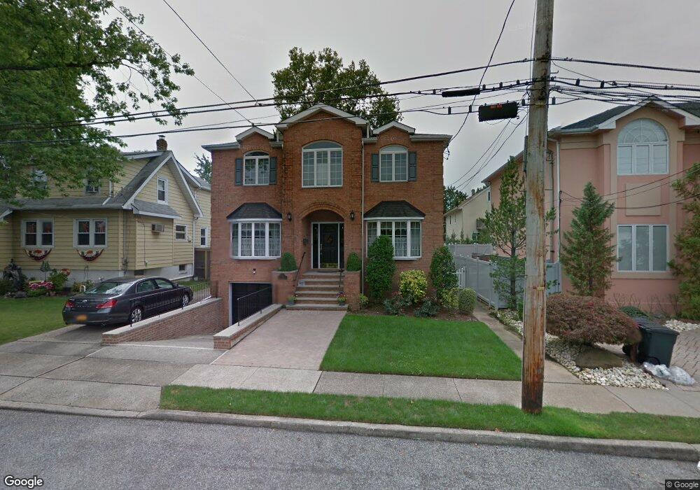 150 W Cedarview Ave, Staten Island, NY 10306 - photo 1
