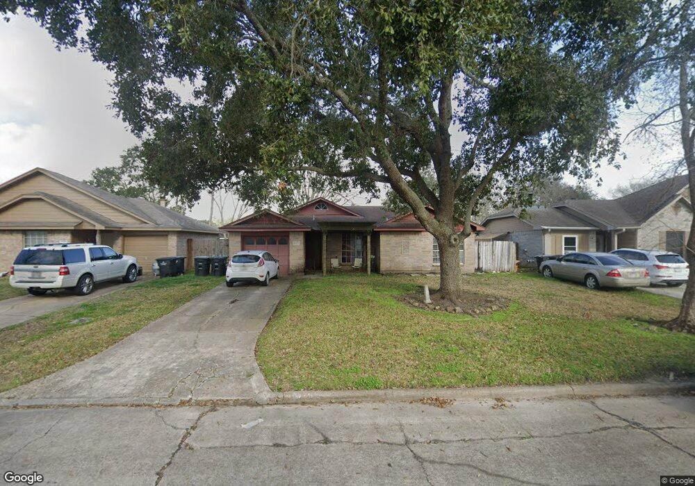 3202 Fox Run Dr, Alvin, TX 77511 - photo 1