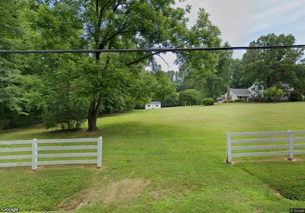 8019 Hillcrest Dr, Manassas, VA 20111 - photo 1