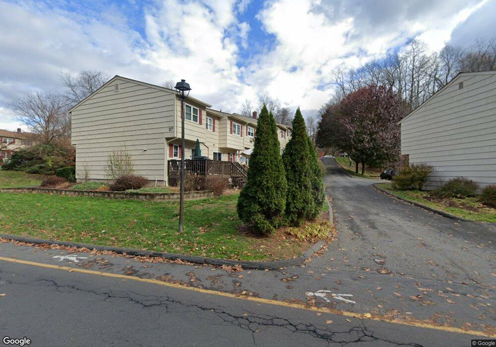 37 Lantern Park Dr unit 2, Naugatuck, CT 06770 - photo 1
