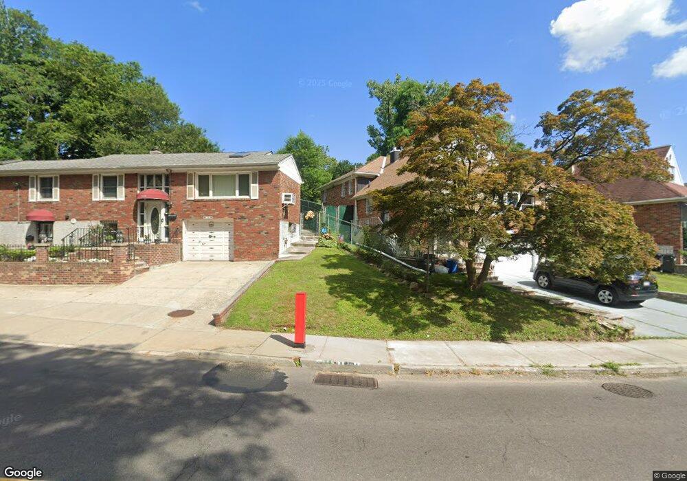 26026 Grand Central Pkwy, Glen Oaks, NY 11004 - photo 1