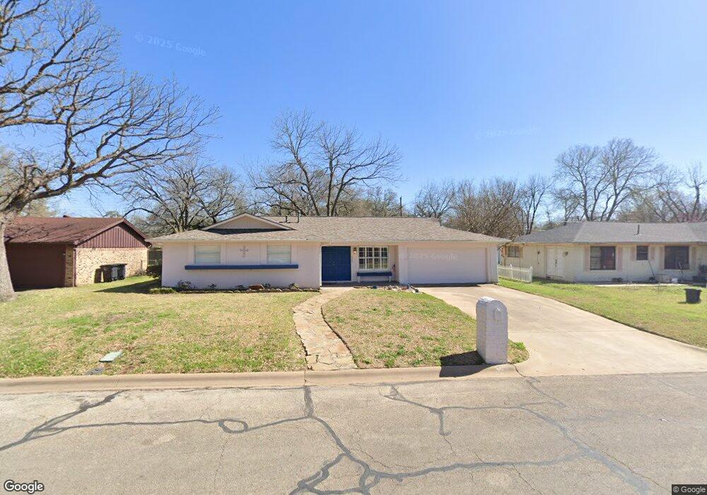 1209 Wedgewood Dr, Cleburne, TX 76033 - photo 1