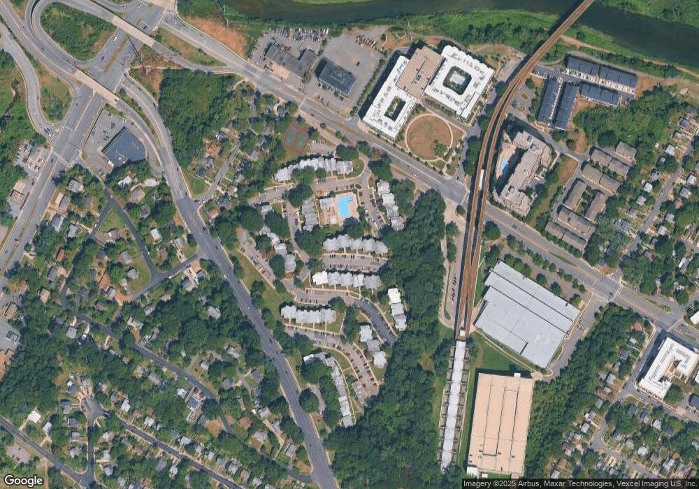 2620 Redcoat Dr unit 2B, Alexandria, VA 22303 - photo 1