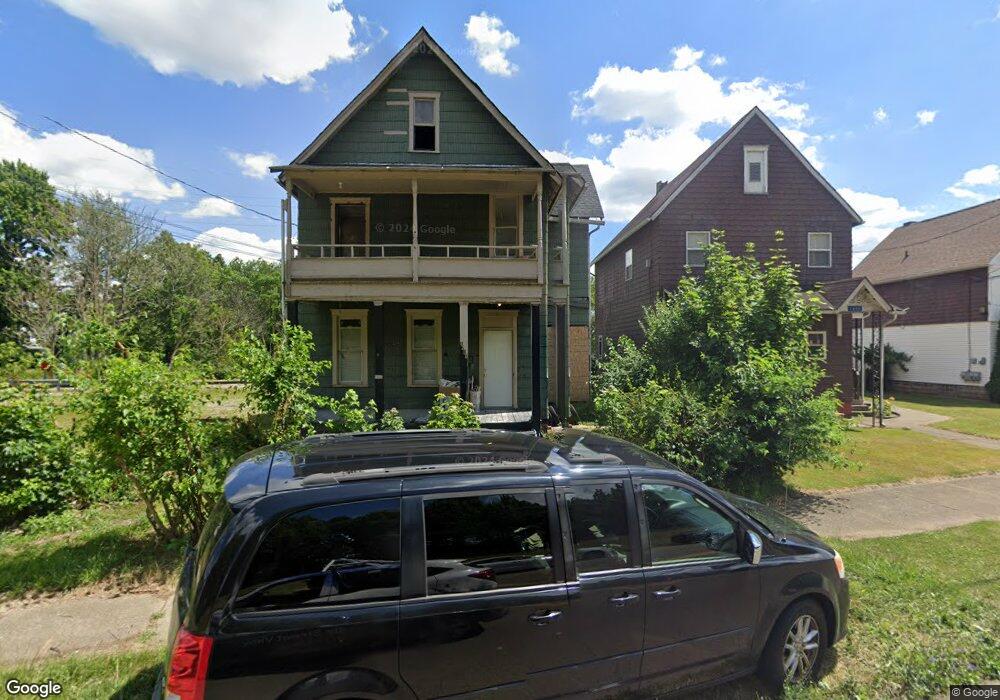 1210 Lawrence Rd NE, Canton, OH 44705 - photo 1