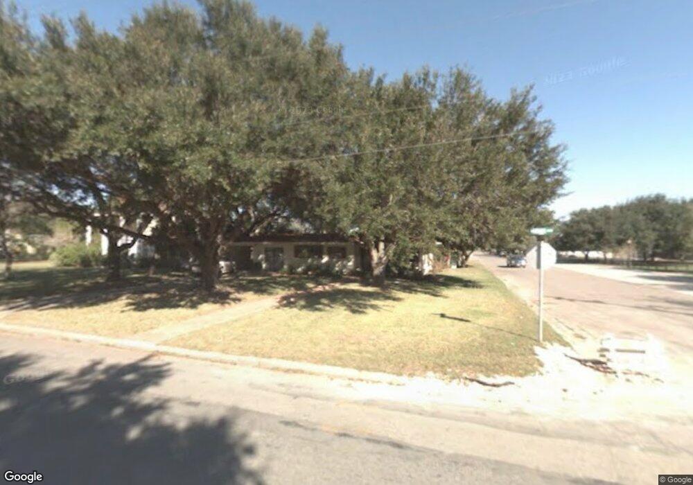 1302 N Adams St, Beeville, TX 78102 - photo 1