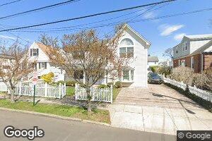 30 Edgewood Rd, Port Washington, NY 11050
