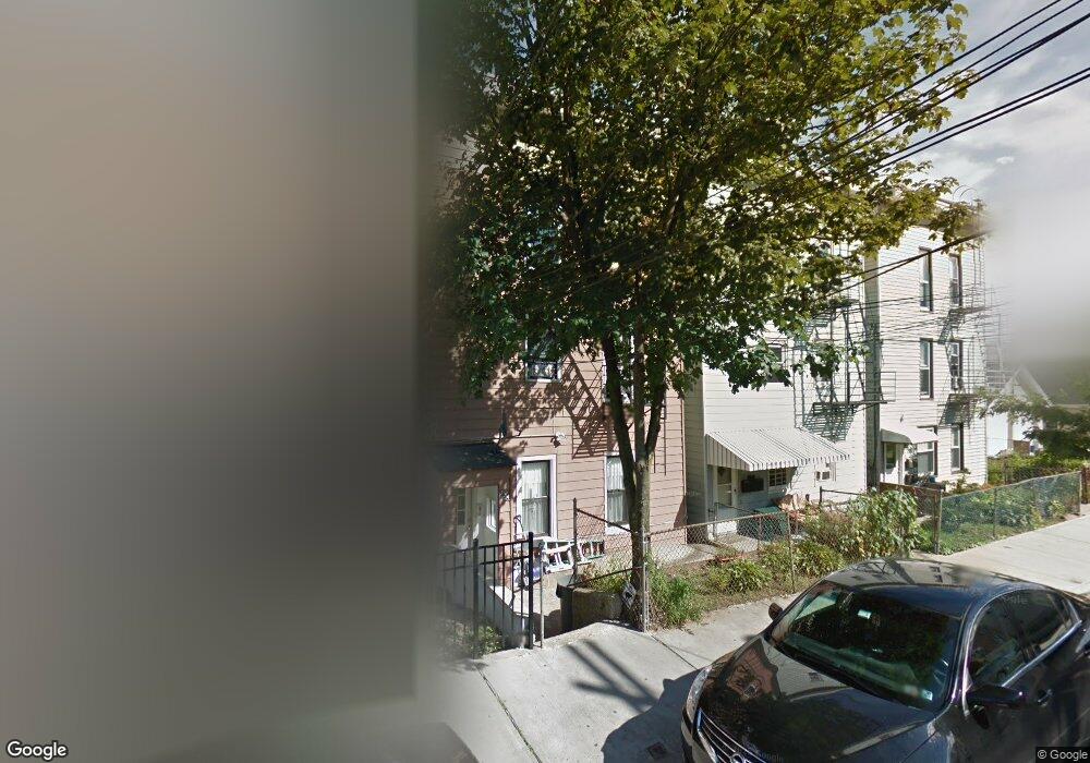 224 Sommerville Place unit 3, Yonkers, NY 10703 - photo 1