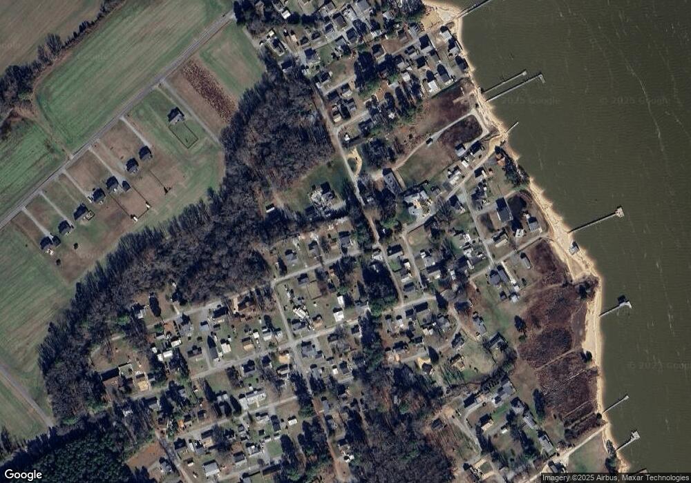 391 River Shore Dr, Dunnsville, VA 22454 - photo 1