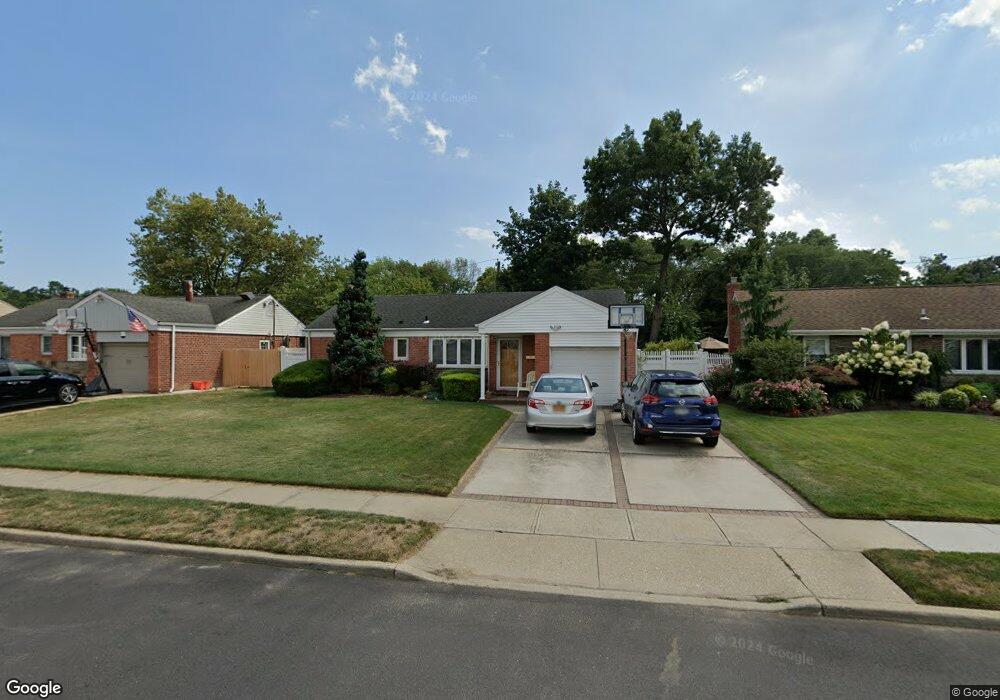 781 Magnolia Dr, Franklin Square, NY 11010 - photo 1