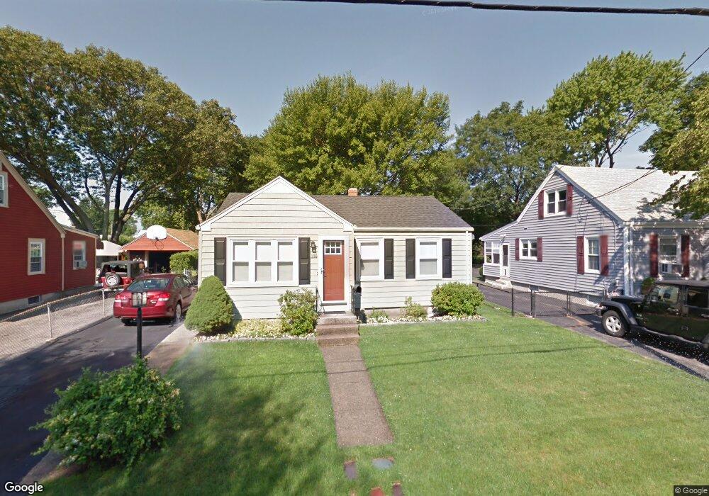 108 Maplecrest Dr, Pawtucket, RI 02861 - photo 1