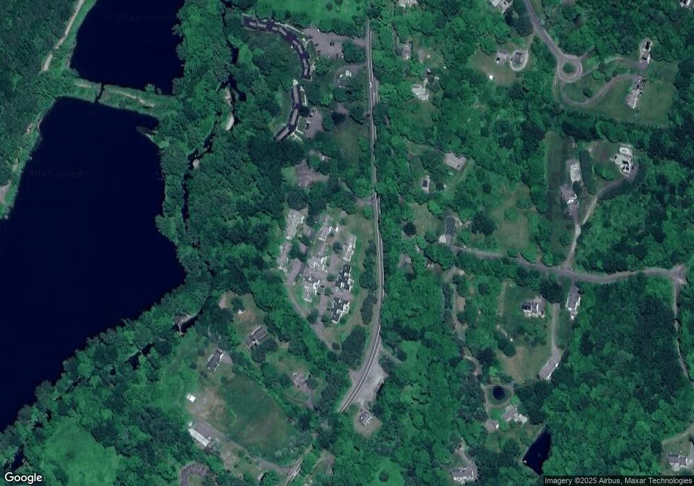 8 Woodbury Place, Woodbury, CT 06798 - photo 1