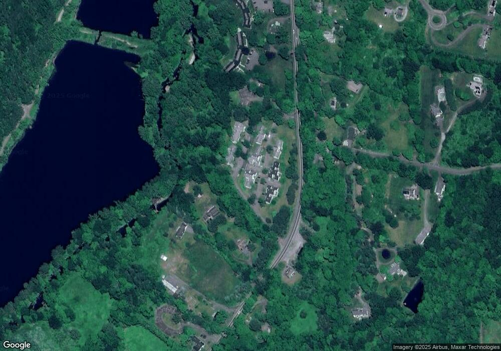 5 Woodbury Place, Woodbury, CT 06798 - photo 1