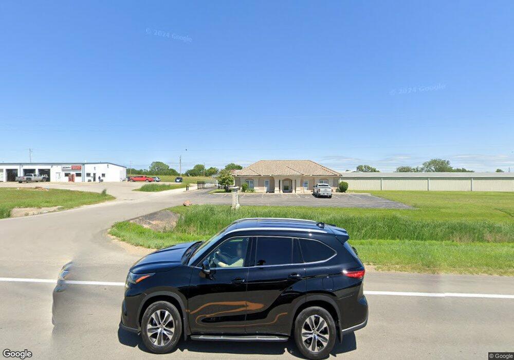 1324 SW Auburn Rd, Topeka, KS 66615 - photo 1