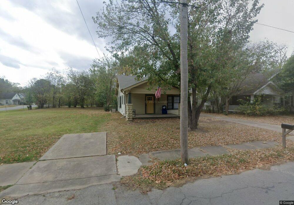 304 W Cherokee St, Okmulgee, OK 74447 - photo 1