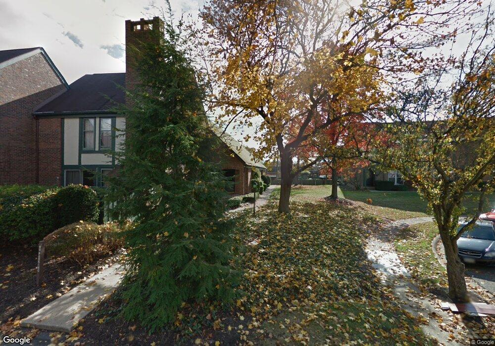 1531 Sandringham Ct, Columbus, OH 43220 - photo 1