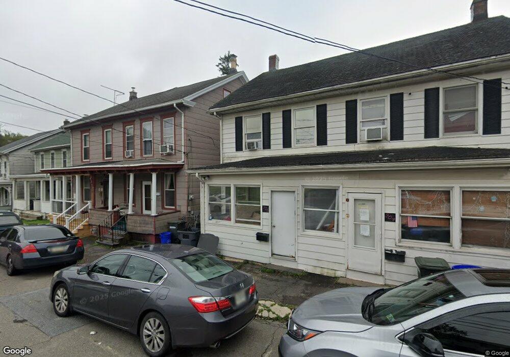 206 E Holly St, Hazleton, PA 18201 - photo 1