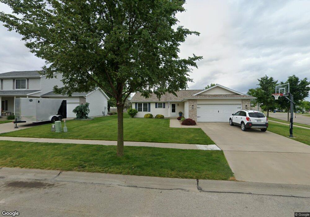 908 Moose Dr NW, Cedar Rapids, IA 52405 - photo 1