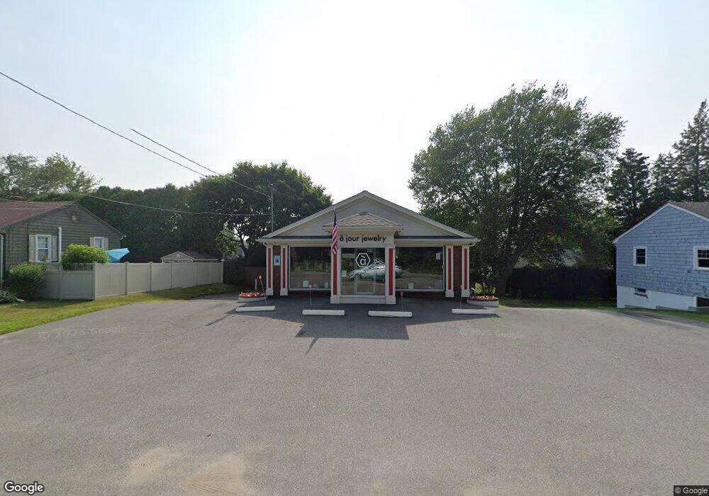 325 Metacom Ave, Bristol, RI 02809 - photo 1