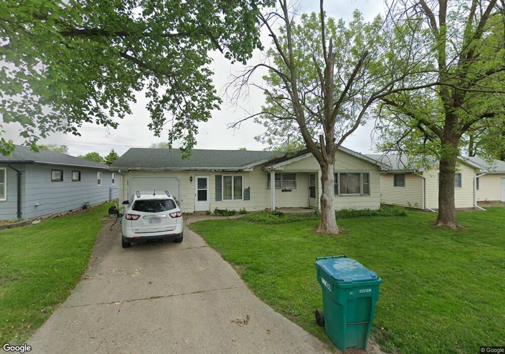 913 N 30th St, Mattoon, IL 61938 - photo 1