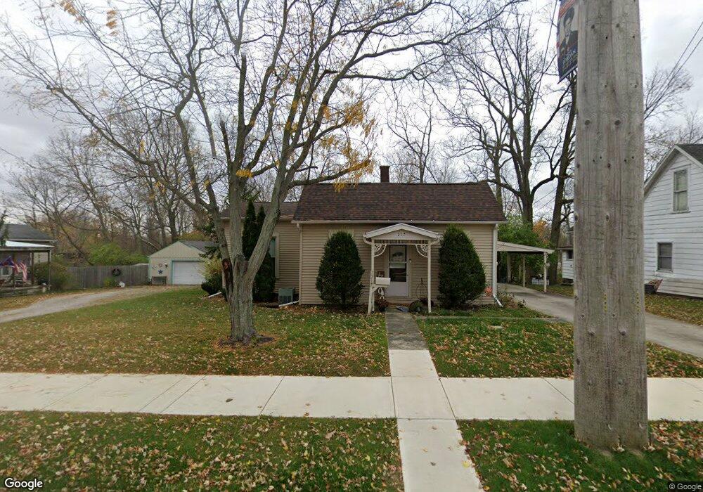 217 E Silver St, Wapakoneta, OH 45895 - photo 1