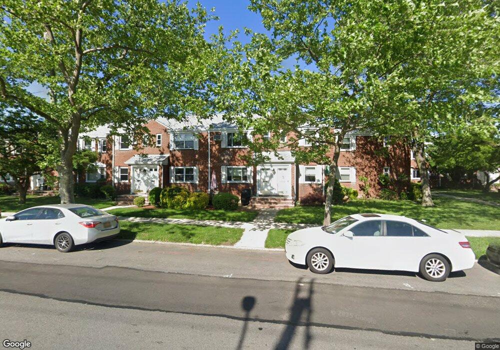 76-25 Commonwealth Blvd unit B, Bellerose, NY 11426 - photo 1