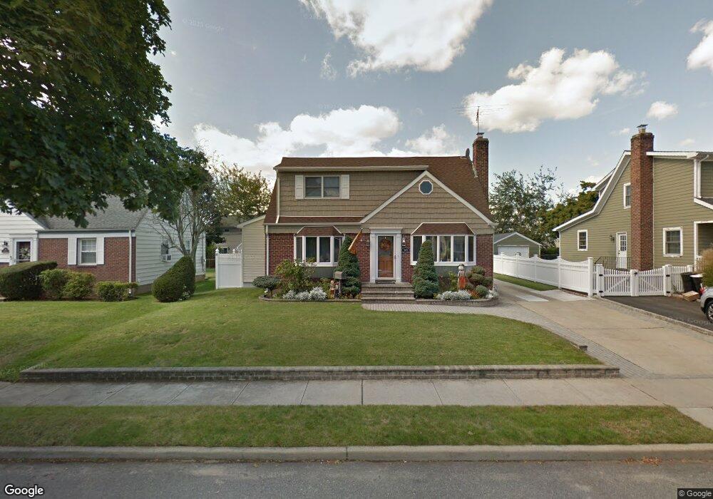 365 Sunny Ln, Franklin Square, NY 11010 - photo 1