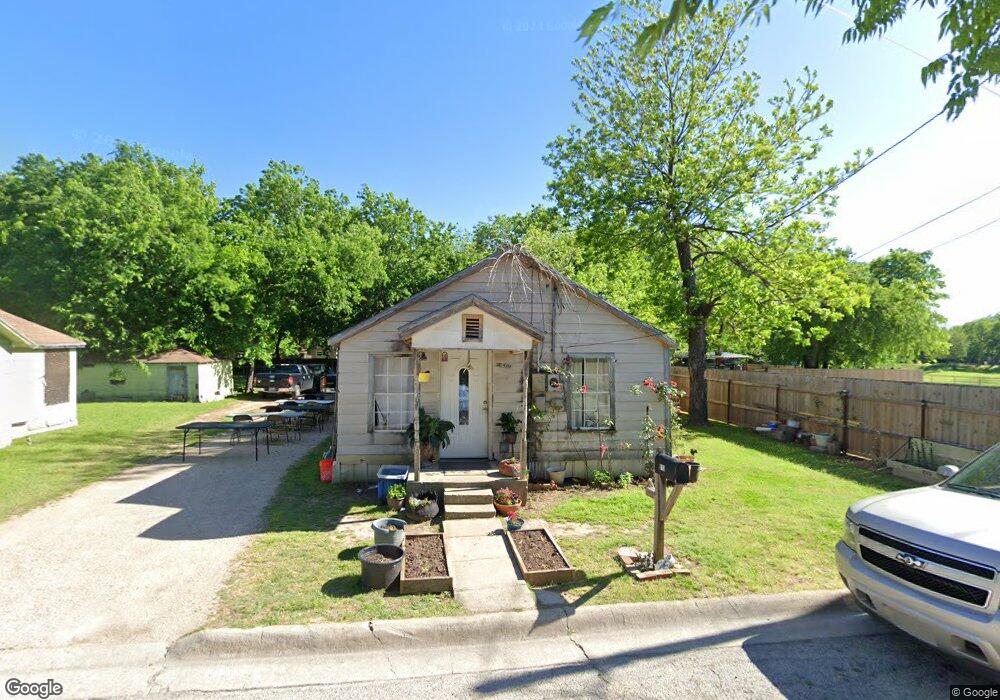 912 Faye St, Gainesville, TX 76240 - photo 1