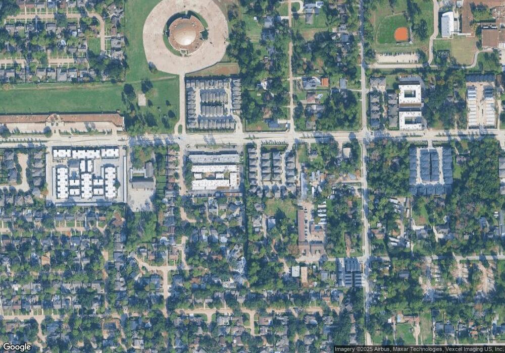 5111 W Lacey Garden Loop, Houston, TX 77018 - photo 1