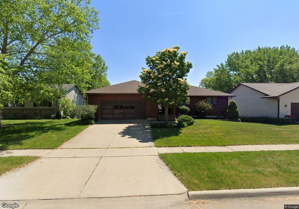 608 Fireside Dr, Cedar Falls, IA 50613 - photo 1
