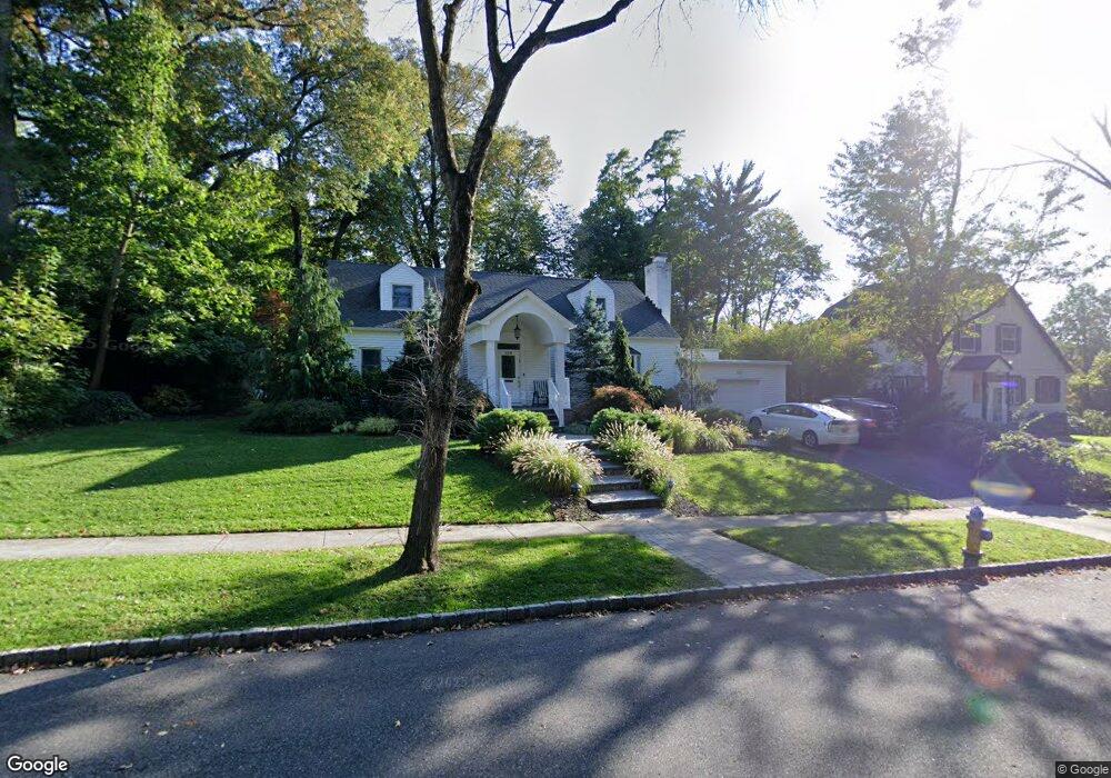 150 Hill Park Ave, Great Neck, NY 11021 - photo 1