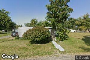109 1st St, Carrollton, IL 62016