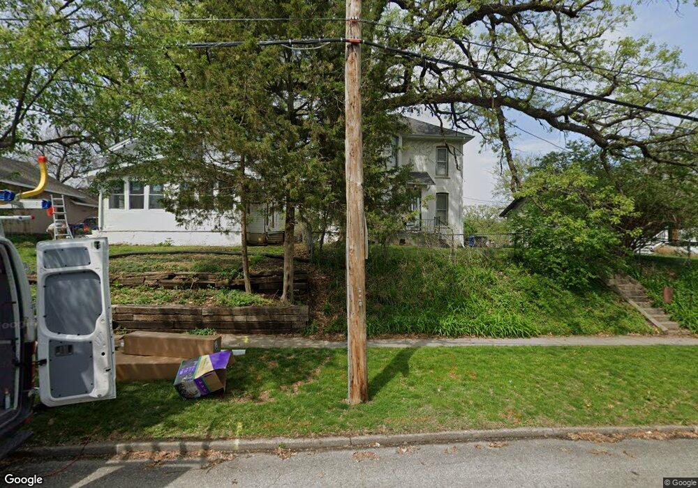 2707 Center St, Des Moines, IA 50312 - photo 1