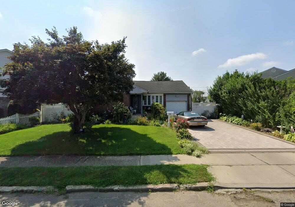 31 Eileen Ave, Plainview, NY 11803 - photo 1