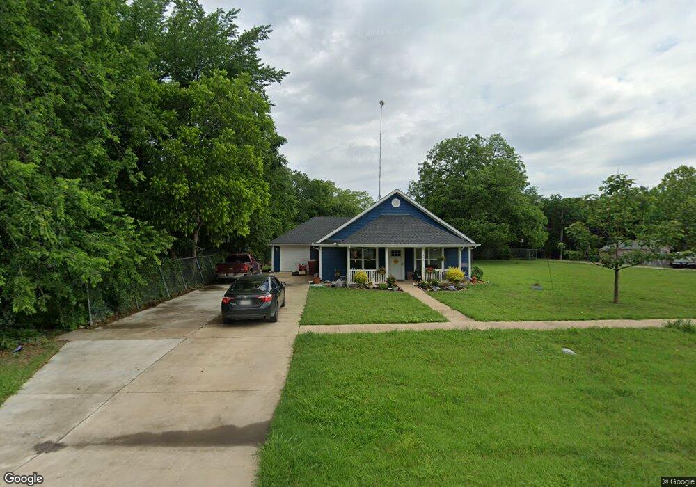 404 W Maple St, Whitewright, TX 75491 - photo 1
