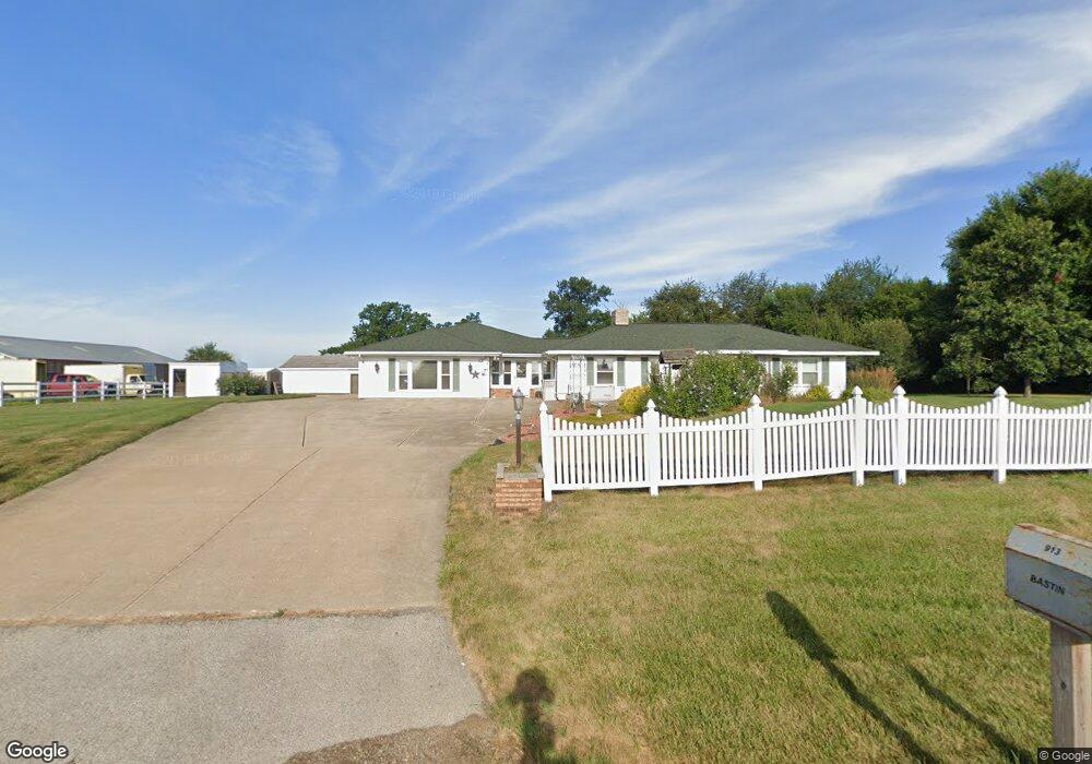 913 S Cameron Ln, Peoria, IL 61607 - photo 1