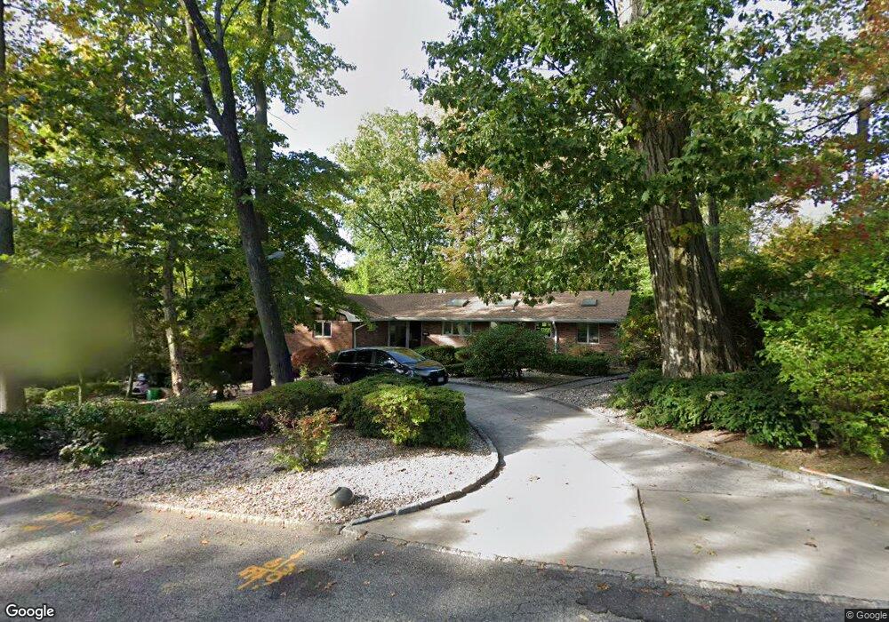 31 Rogers Rd, Great Neck, NY 11024 - photo 1