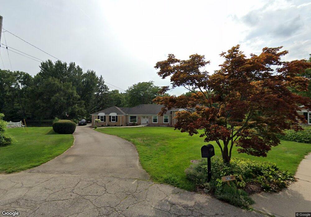 2090 W Bend Ct, Bloomfield Hills, MI 48302 - photo 1