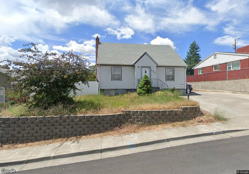 627 NW 9th St, Pendleton, OR 97801 - photo 1