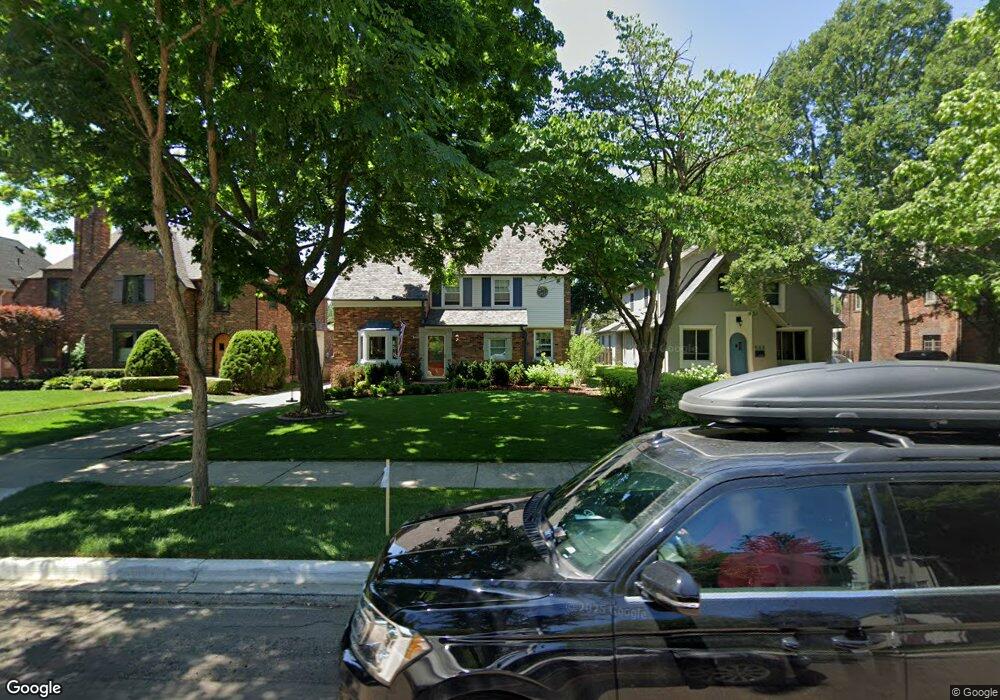 689 Rivard Blvd, Grosse Pointe, MI 48230 - photo 1