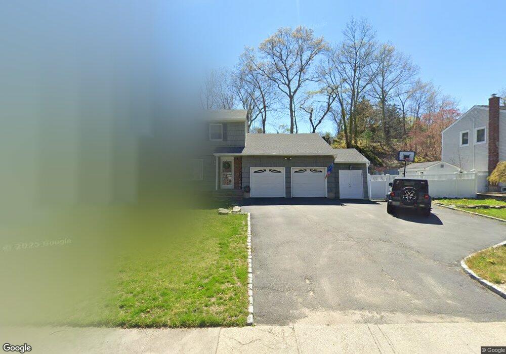 152 Cornell Dr, ComMacK, NY 11725 - photo 1