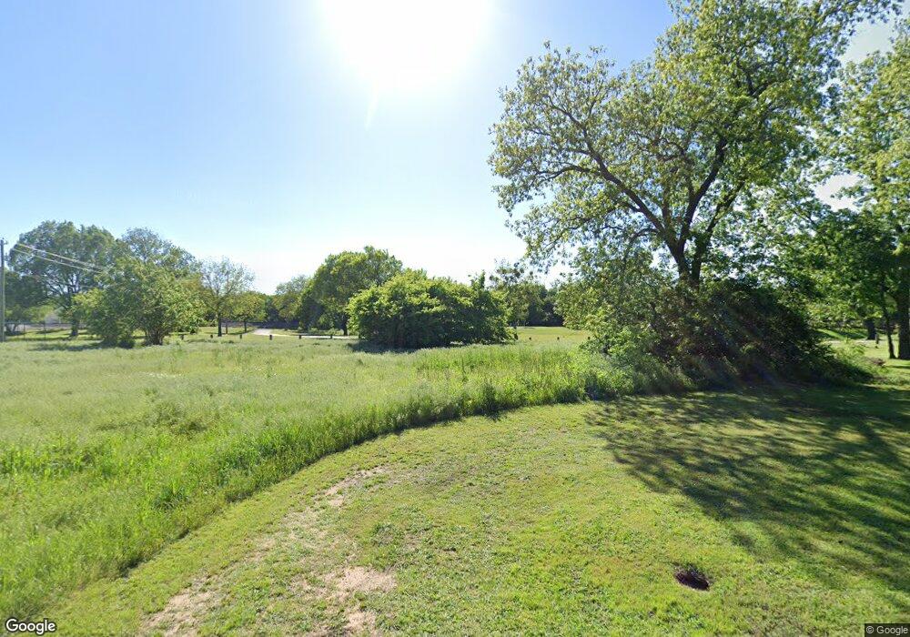 427/429 Schopmeyer St, Gainesville, TX 76240 - photo 1