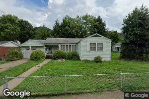 132 4th Ave, Glasgow, WV 25086
