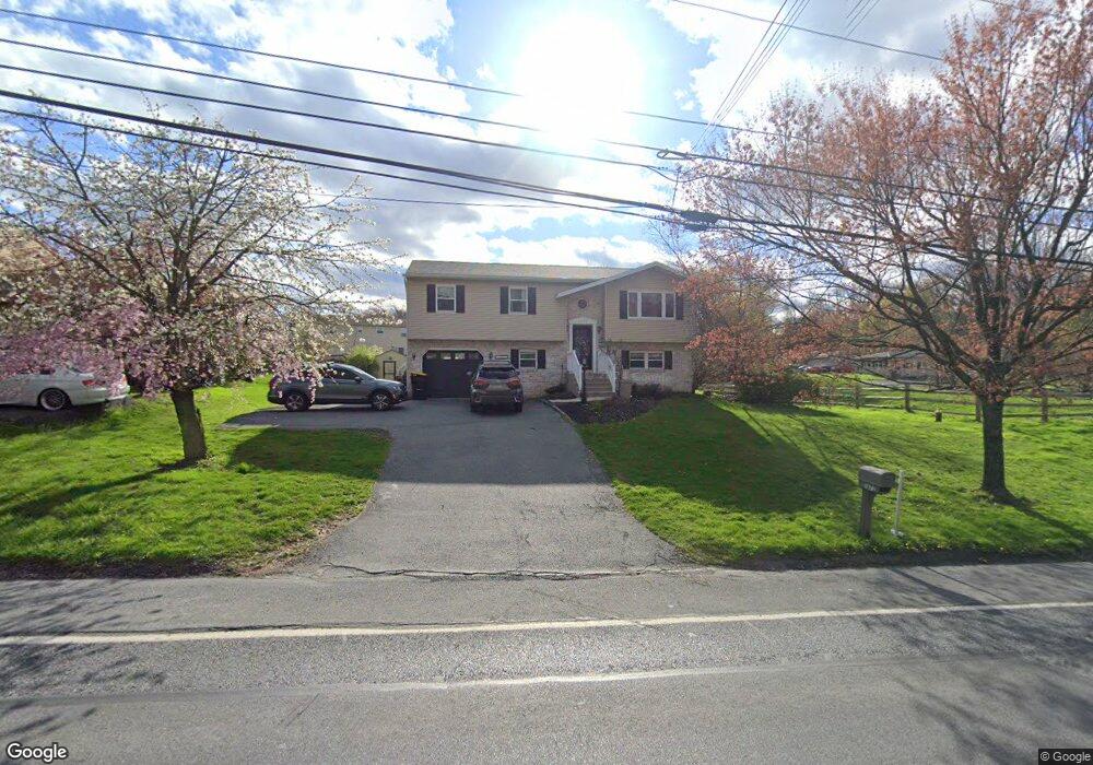 1872 Mauch Chunk Rd, Allentown, PA 18104 - photo 1