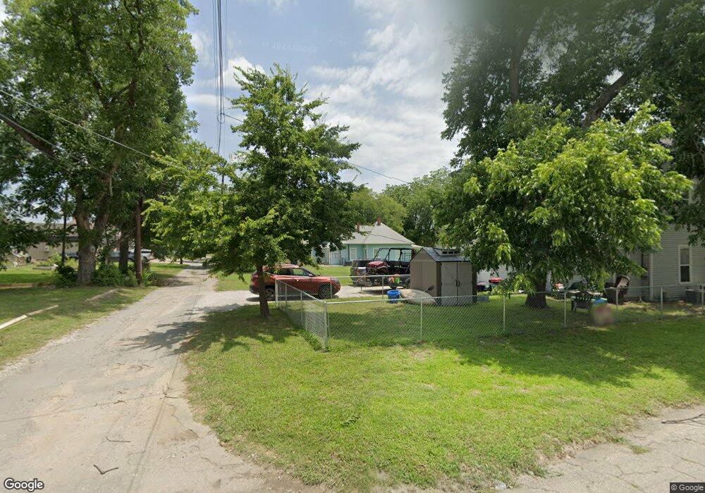 923 W Chestnut St, Denison, TX 75020 - photo 1