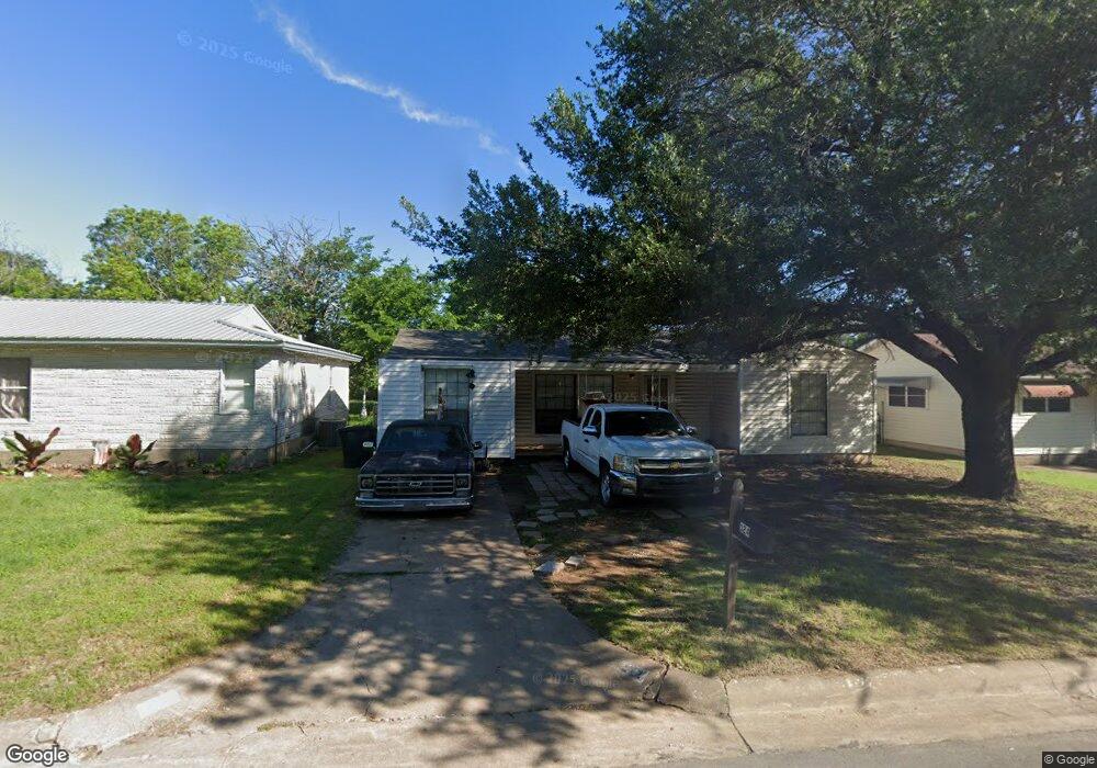 524 Euclid St, Cleburne, TX 76033 - photo 1