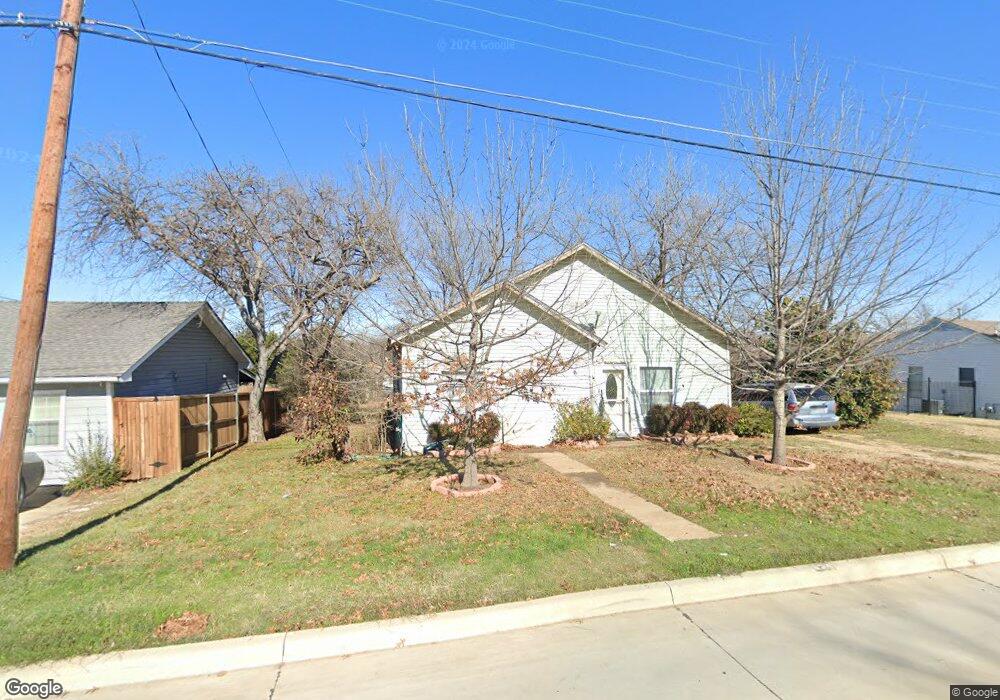 534 Hill St, Grand Prairie, TX 75050 - photo 1