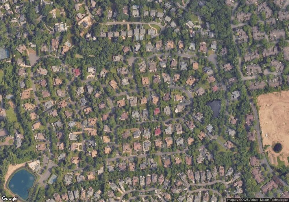 20 Brighton Rd N, Manhasset, NY 11030 - photo 1