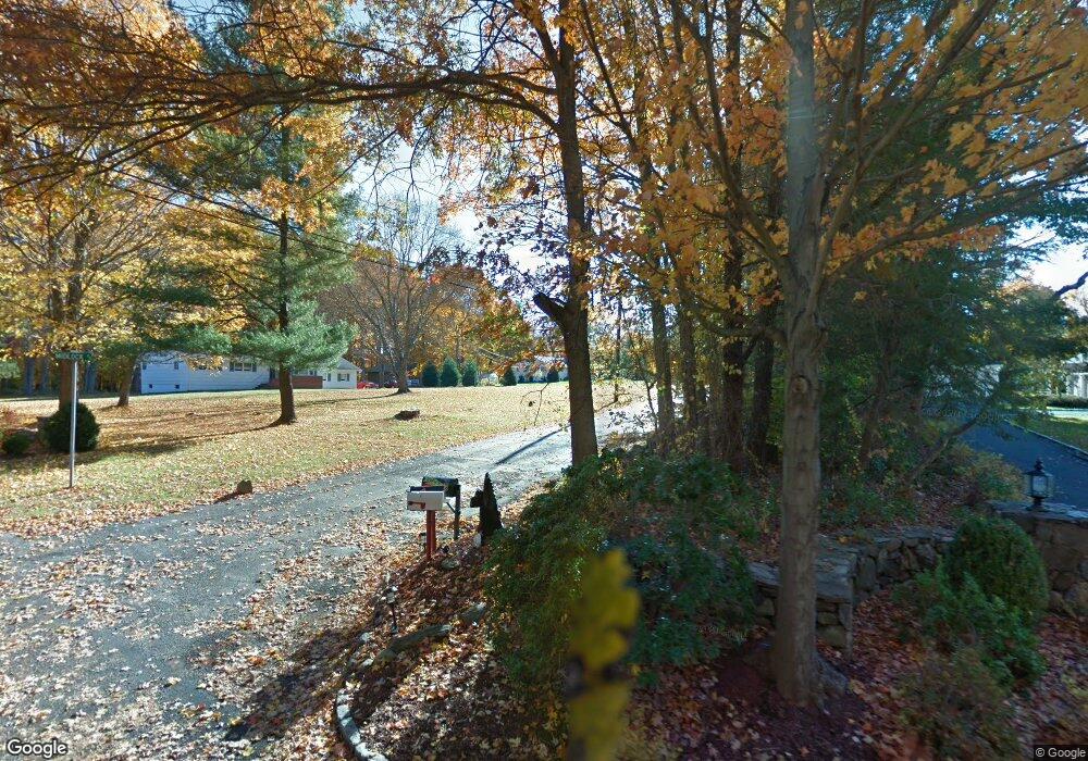 92 Midlock Rd, Fairfield, CT 06824 - photo 1