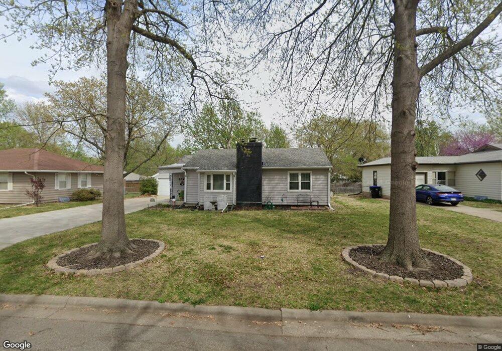 1404 SW Burnett Rd, Topeka, KS 66604 - photo 1