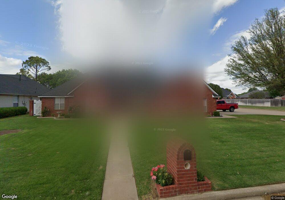 2201 Meadow Lark Dr, Duncan, OK 73533 - photo 1